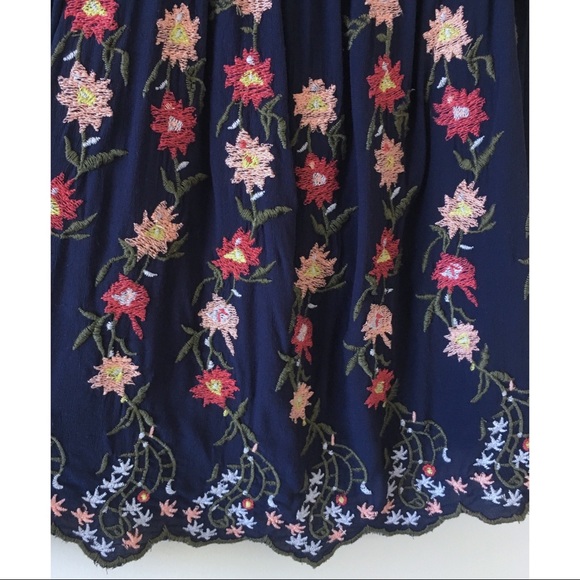 Lucky Brand | Embroidered Off Shoulder Top - Picture 5 of 8